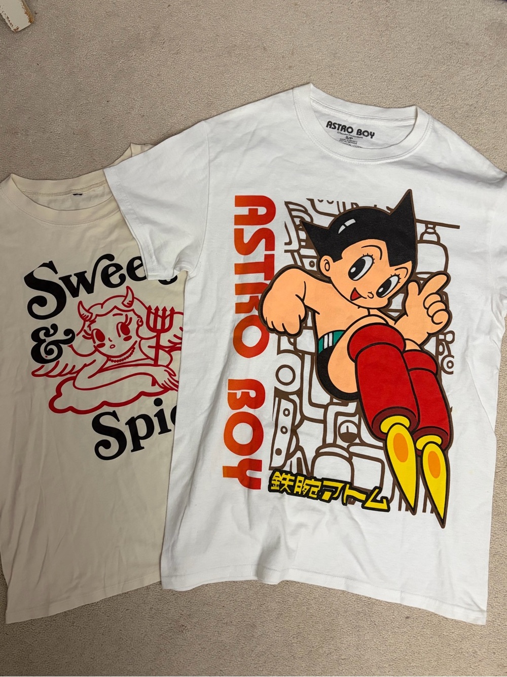 2 Pieces Graphic T-Shirts - Picture 1 of 6